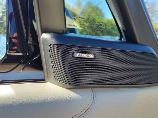 2025 Land Rover Range Rover SE photo 12