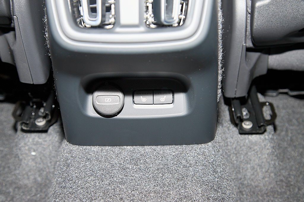 2026 VOLVO XC40 - Image 21