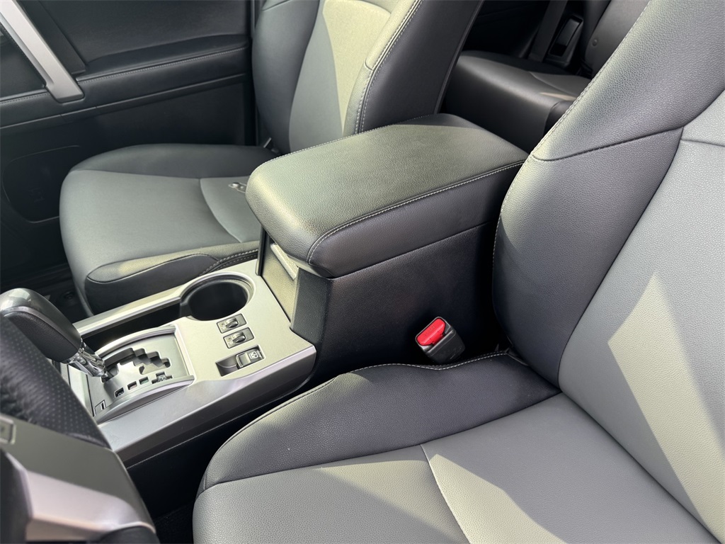 2020 Toyota 4Runner SR5 Premium photo 17