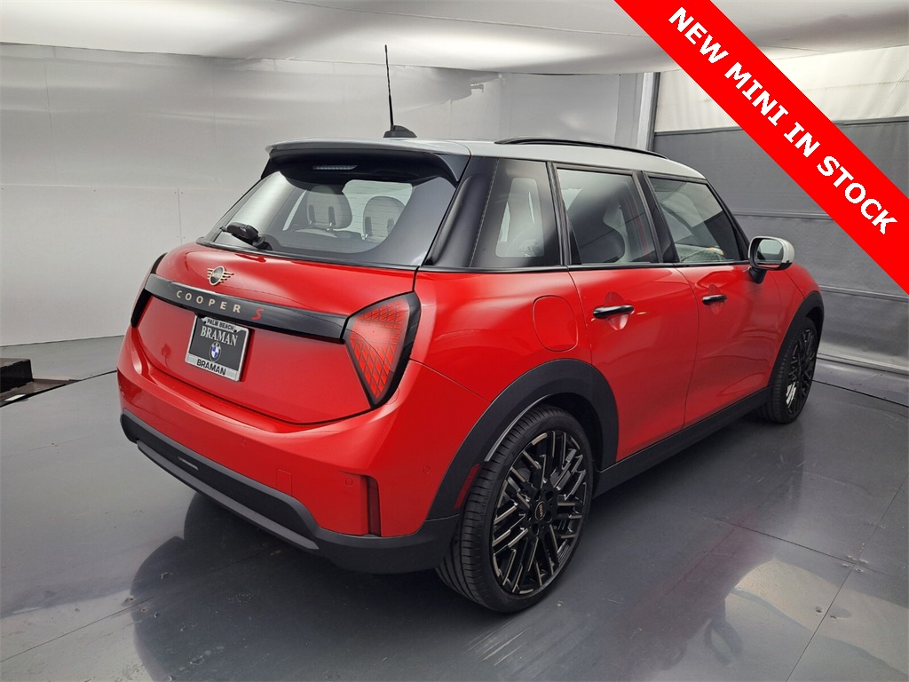 2025 Mini Cooper 4 Door Hardtop Signature photo 3