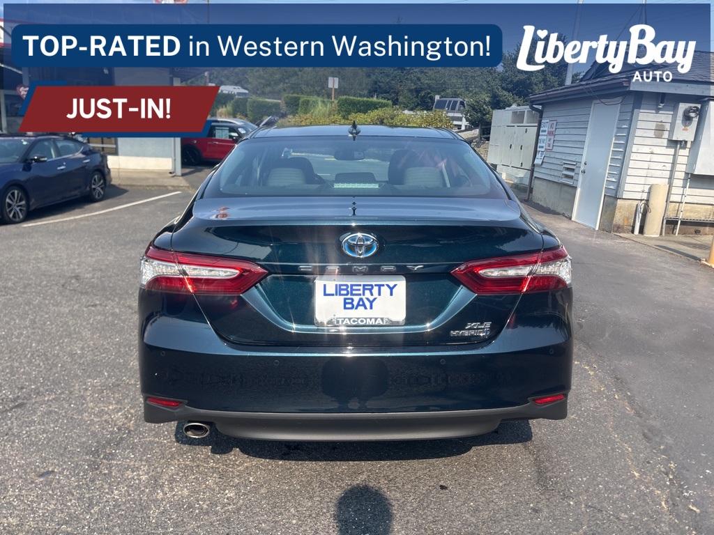 2018 Toyota Camry SE XLE Hybrid photo 4