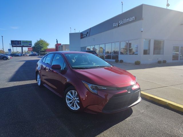 2024 Toyota Corolla LE's photo