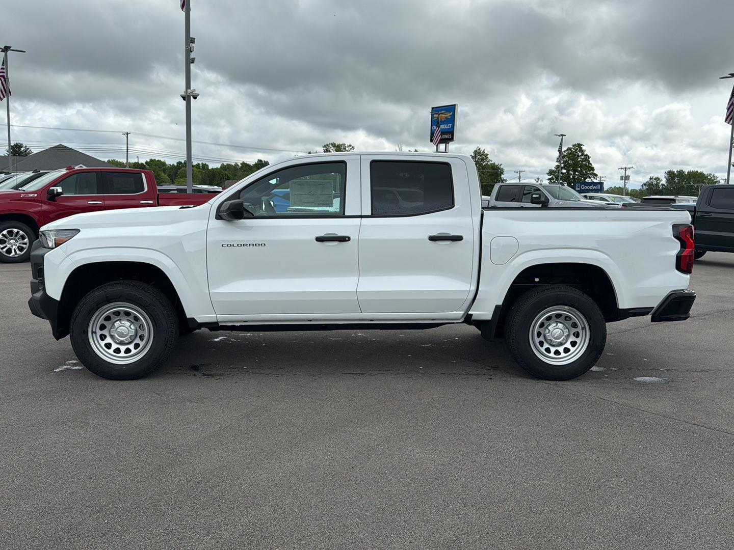 2025 Chevrolet Colorado LT photo 3