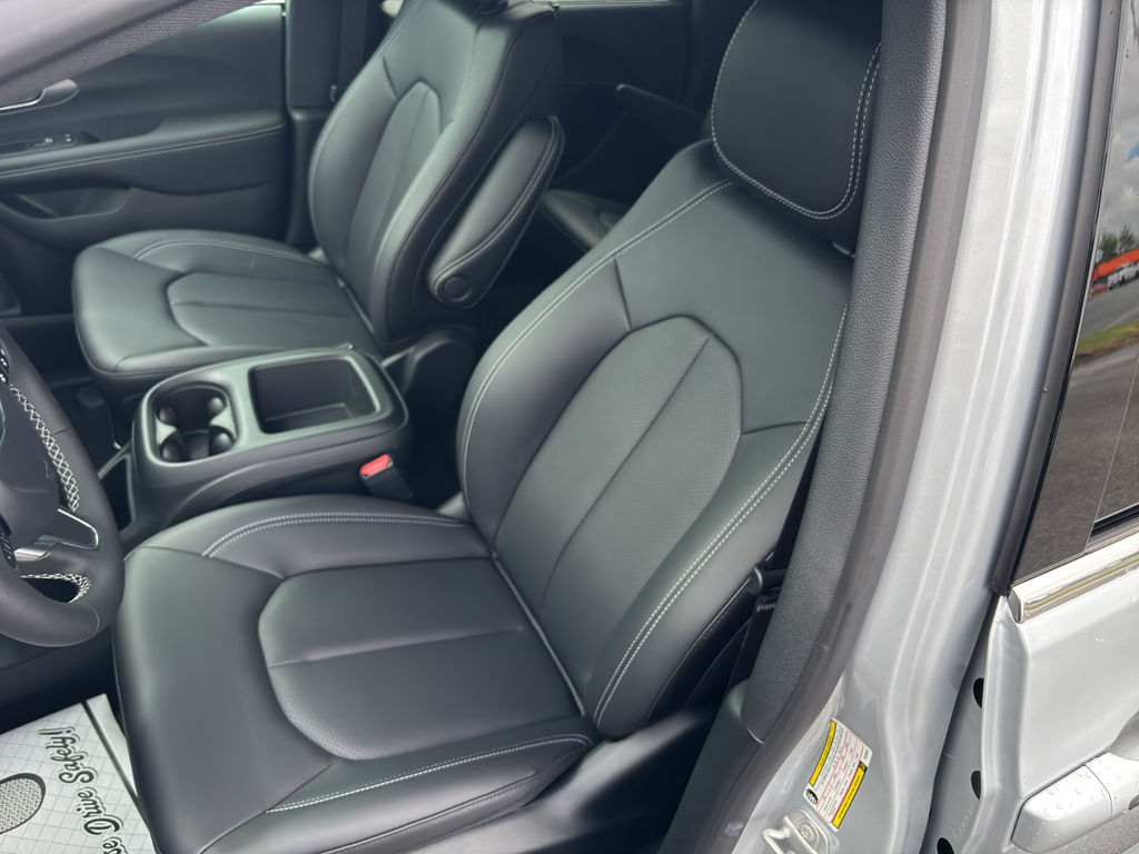 2026 Chrysler Voyager LX photo 25