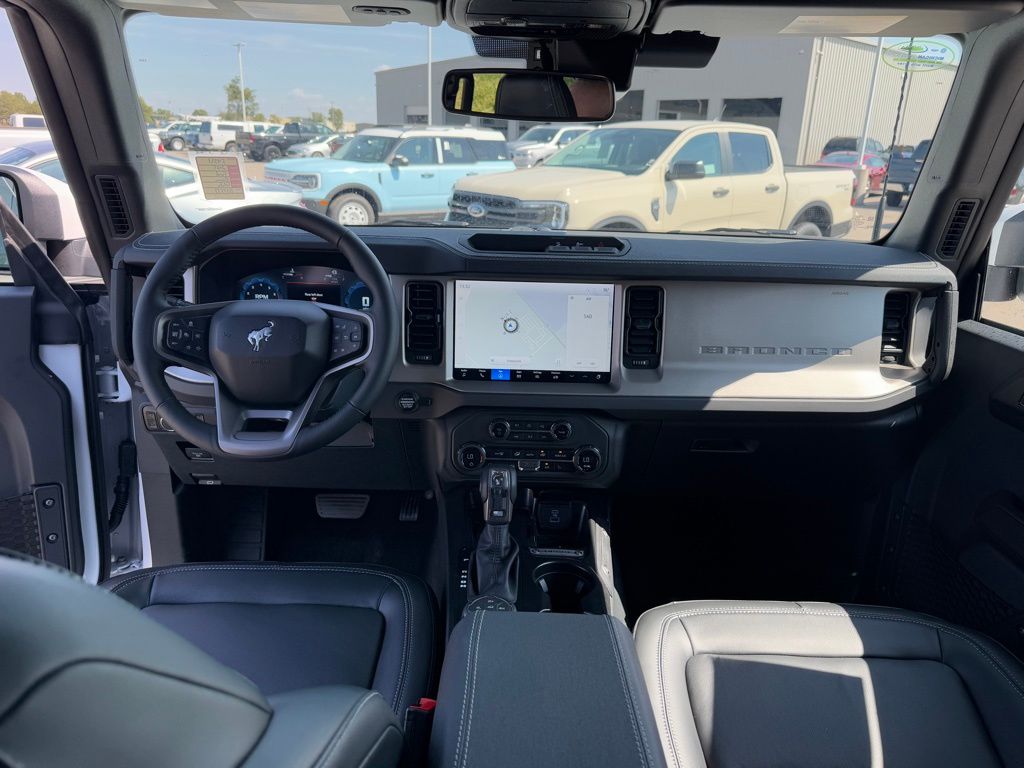 2025 Ford Bronco Outer Banks photo 9