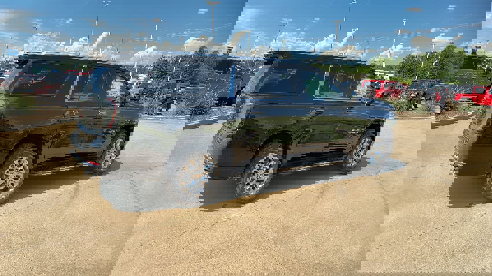 2025 Chevrolet Suburban Premier photo 8