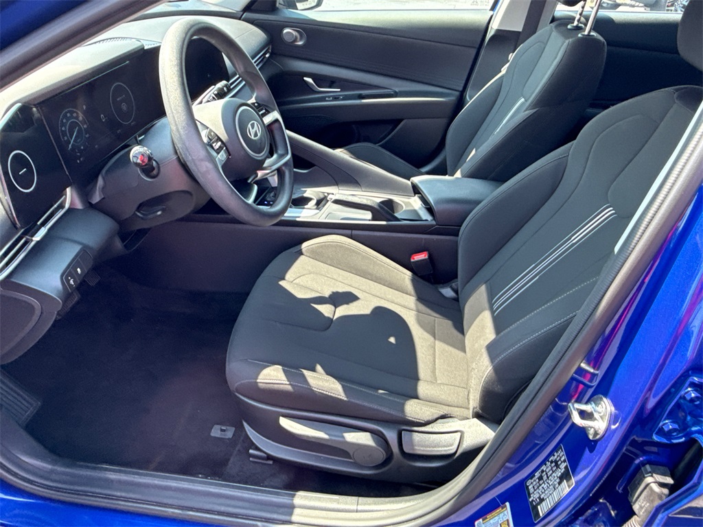 2024 Hyundai Elantra SEL photo 9
