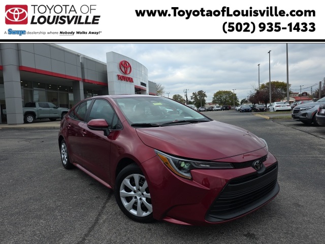 2024 Toyota Corolla LE's photo
