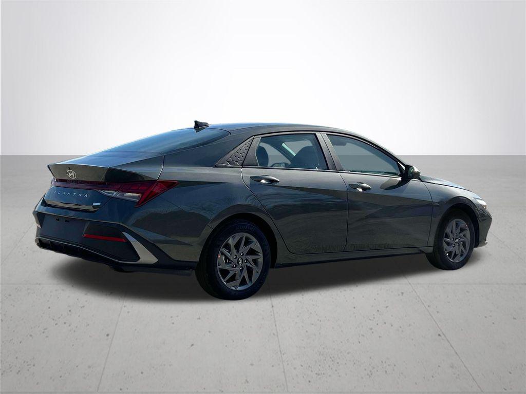 2025 Hyundai Elantra Hybrid Blue photo 7