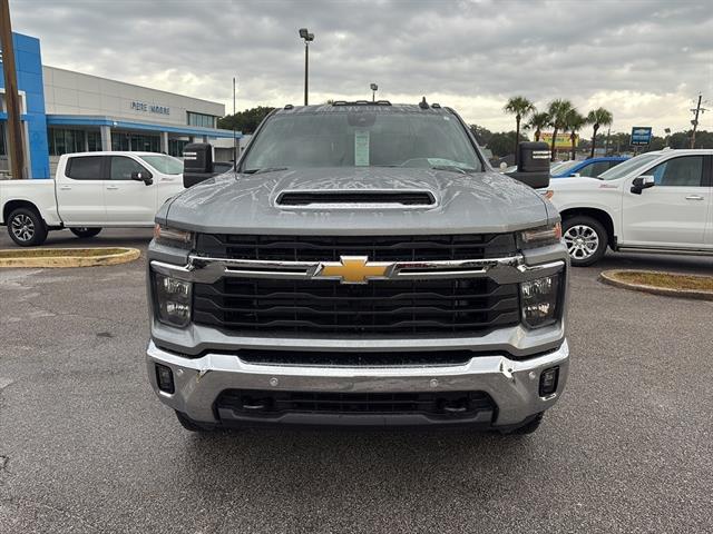 2026 Chevrolet Silverado 2500HD LT photo 2