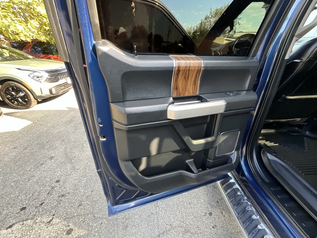 2020 Ford F-150 Lariat photo 28