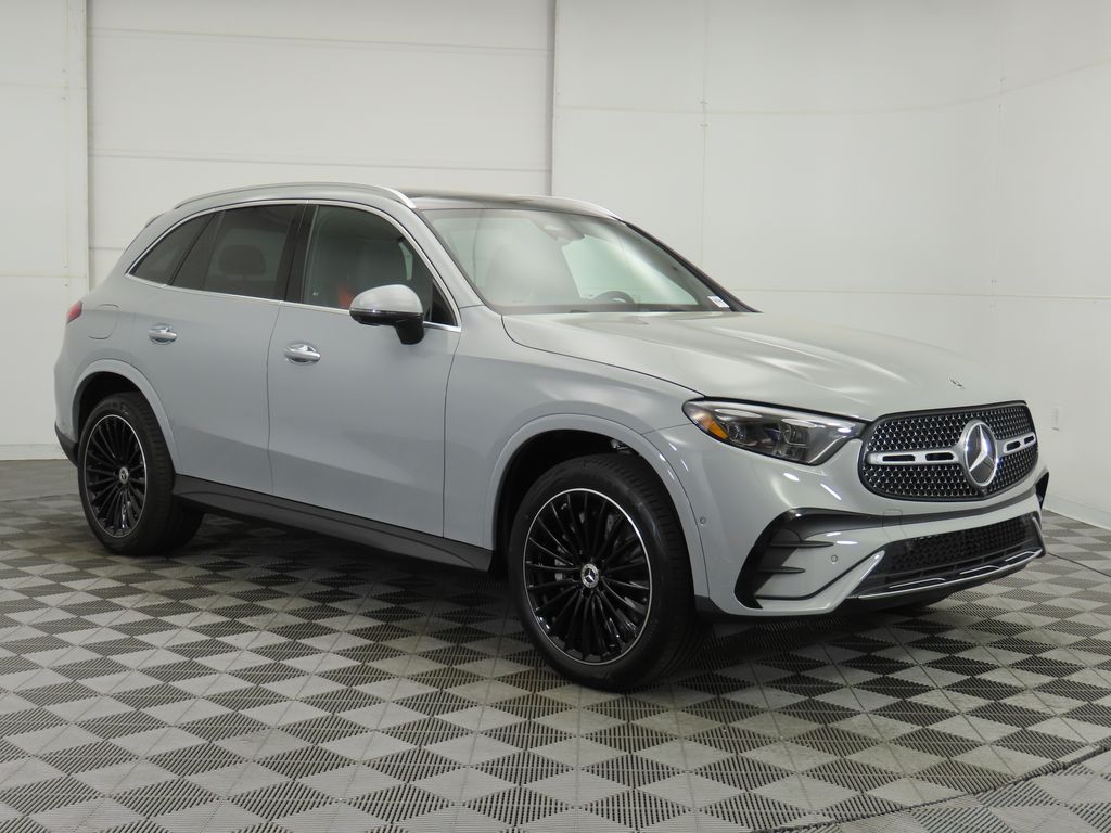 2025 Mercedes Benz GLC 300 photo 3