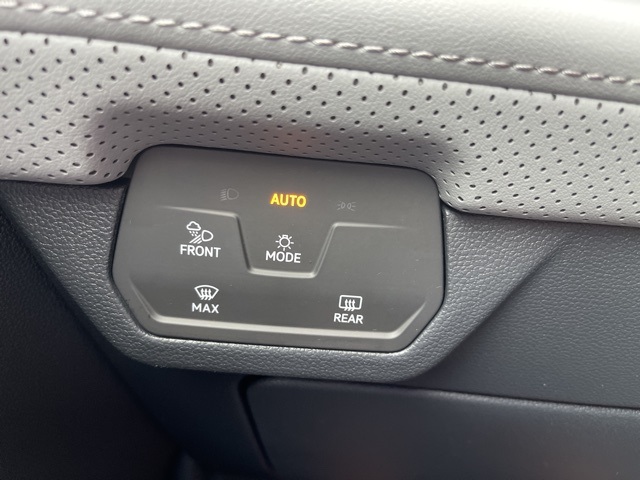 2024 Volkswagen Atlas Peak Edition SEL photo 28