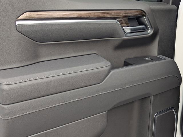 2025 Chevrolet Silverado 1500 LT photo 18