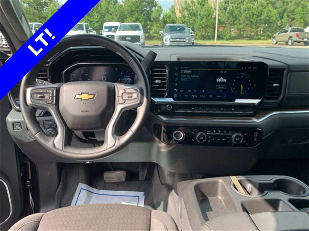 2024 Chevrolet Silverado 1500 LT photo 3