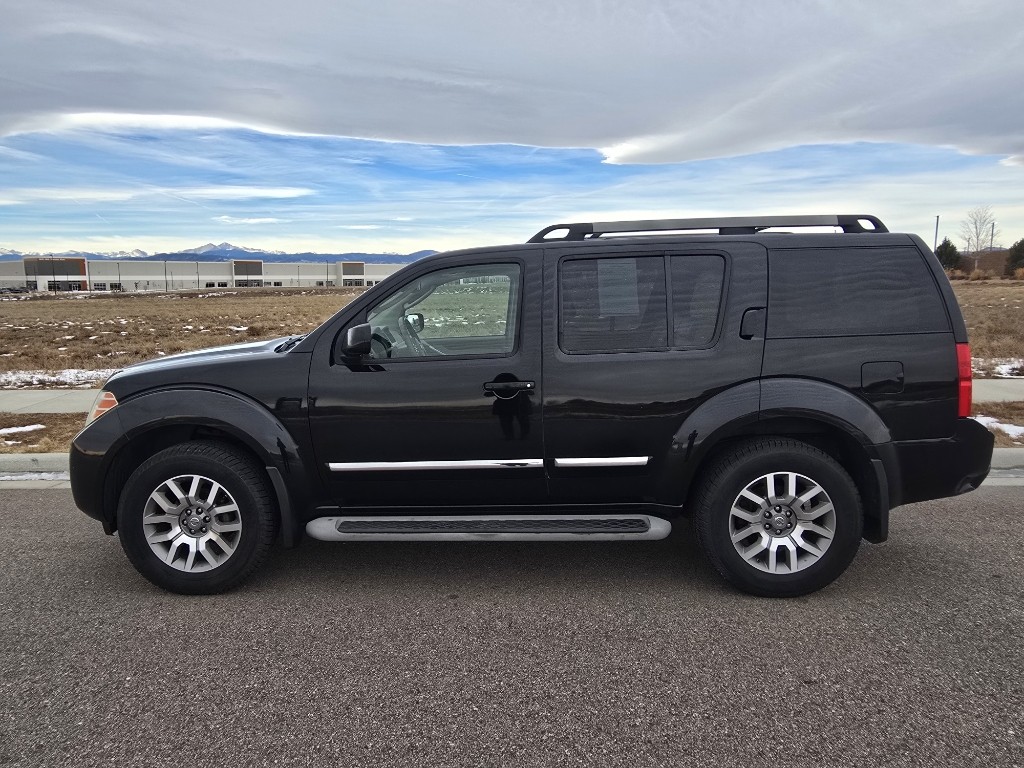 Used 2010 Nissan Pathfinder LE with VIN 5N1AR1NB4AC611672 for sale in Yuma, CO