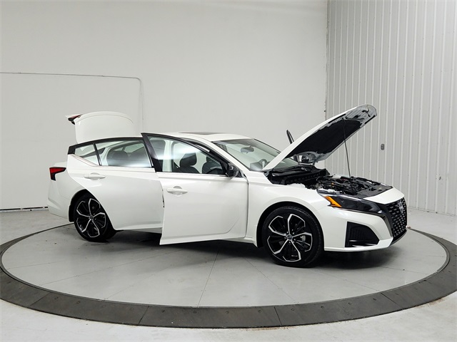 2025 Nissan Altima 2.5 SR photo 9
