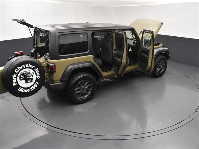 2025 Jeep Wrangler photo 28