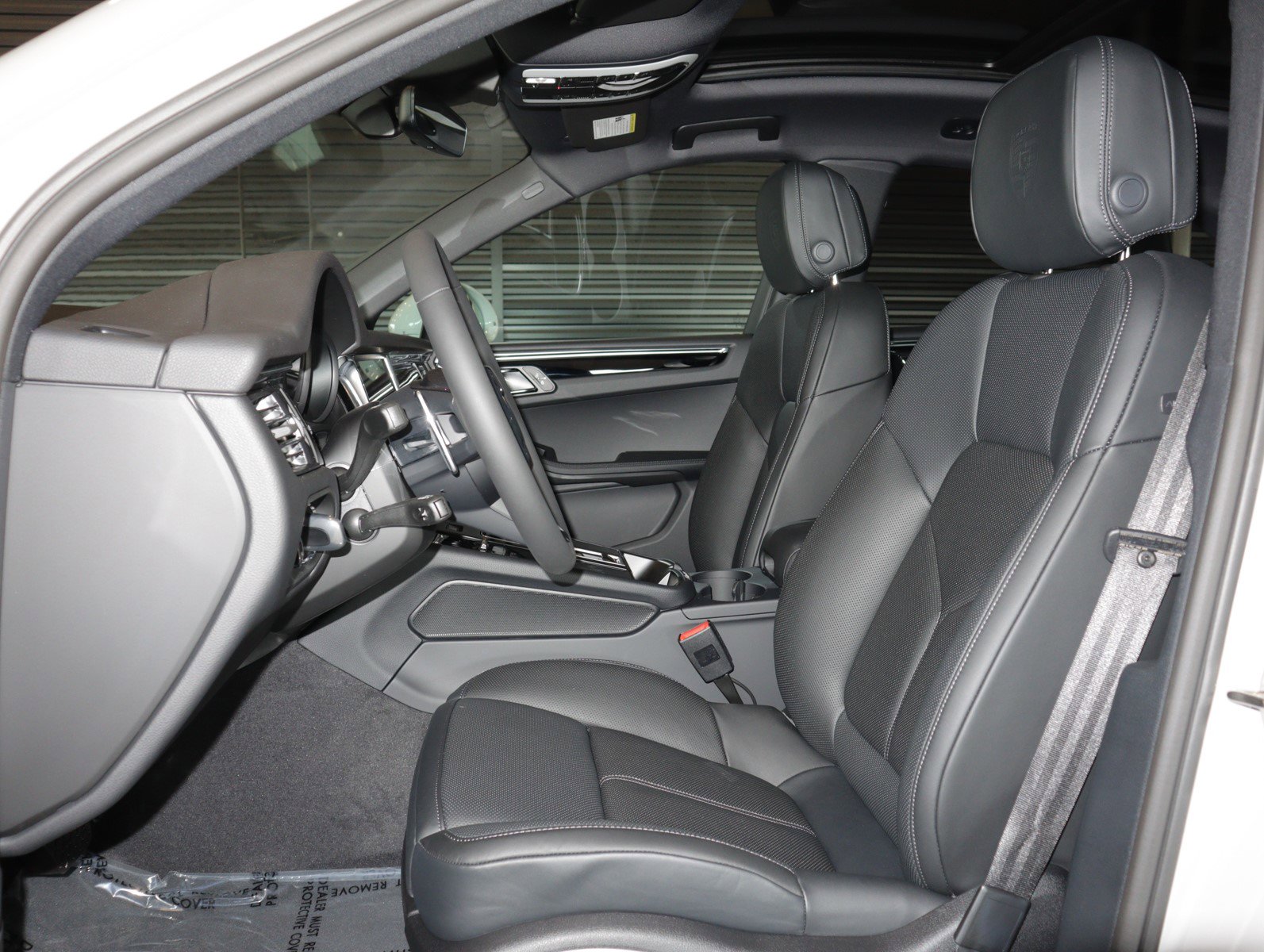 2026 Porsche Macan T photo 4