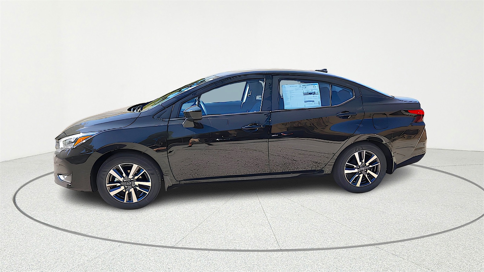 2025 Nissan Versa SV photo 4