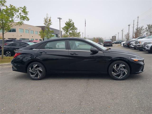 2025 Hyundai Elantra Limited photo 4
