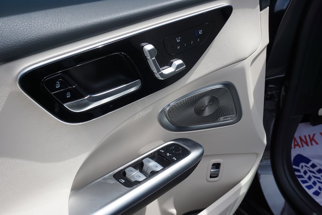 2025 Mercedes Benz C 300 4MATIC photo 20