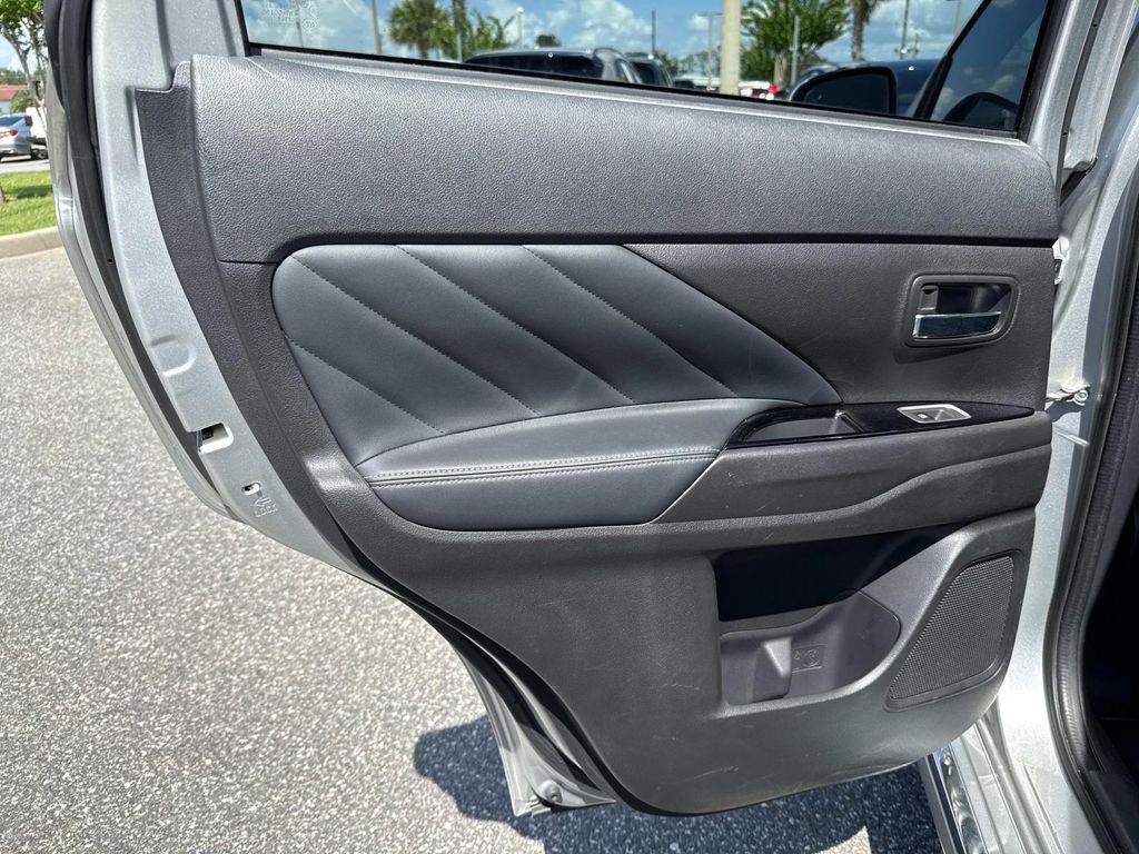 2018 Mitsubishi Outlander PHEV SEL photo 39