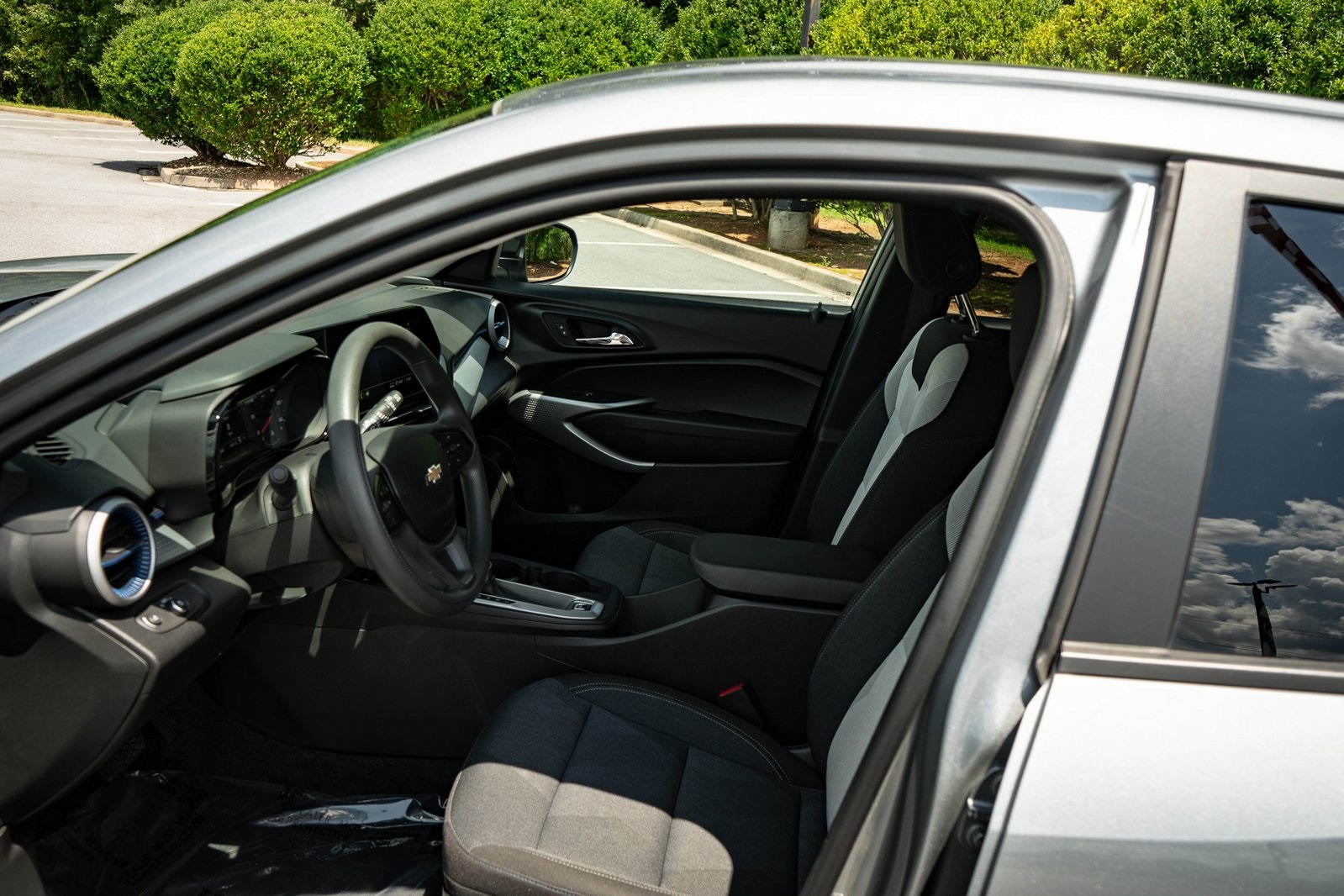 2024 Chevrolet Trax LS photo 10