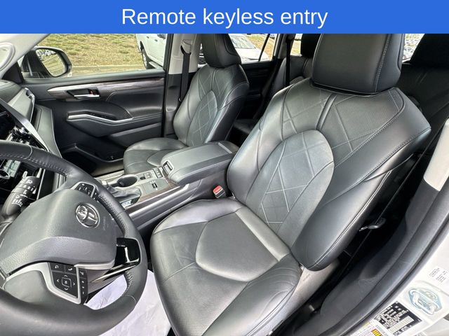 2022 Toyota Highlander Hybrid Platinum photo 11
