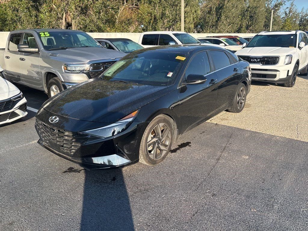 2022 Hyundai Elantra Limited's photo