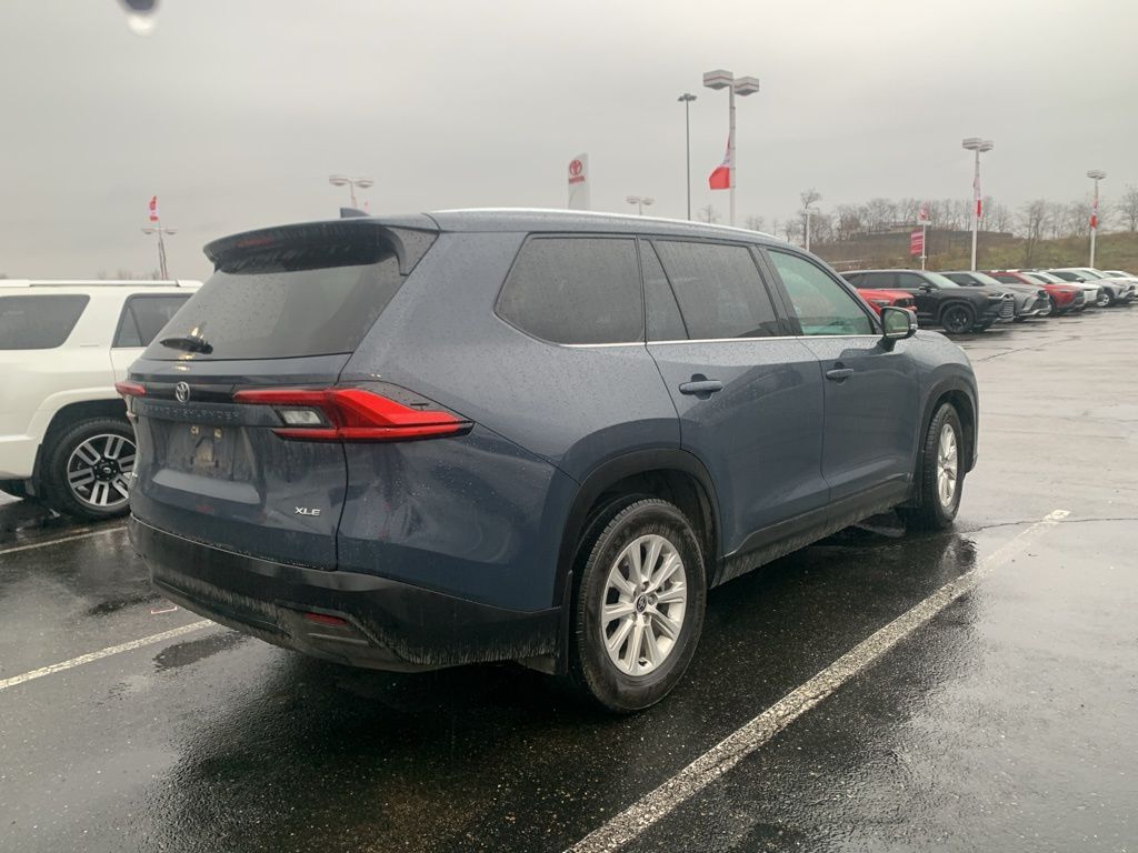 2024 Toyota Grand Highlander XLE photo 2
