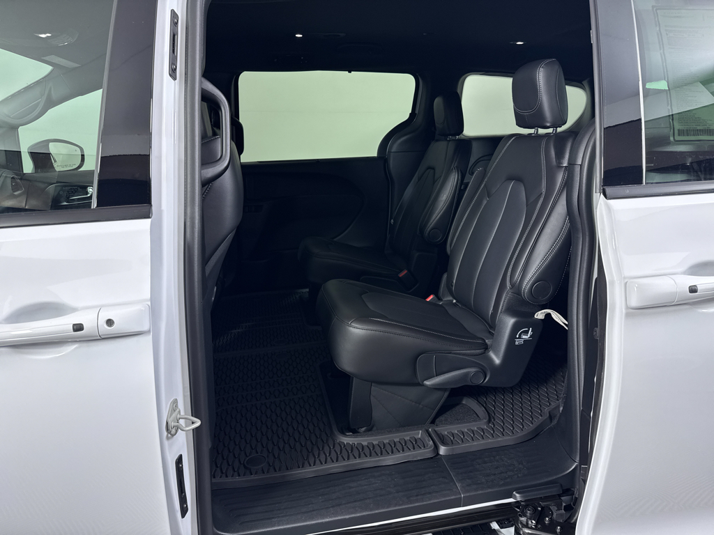 2025 Chrysler Pacifica photo 20