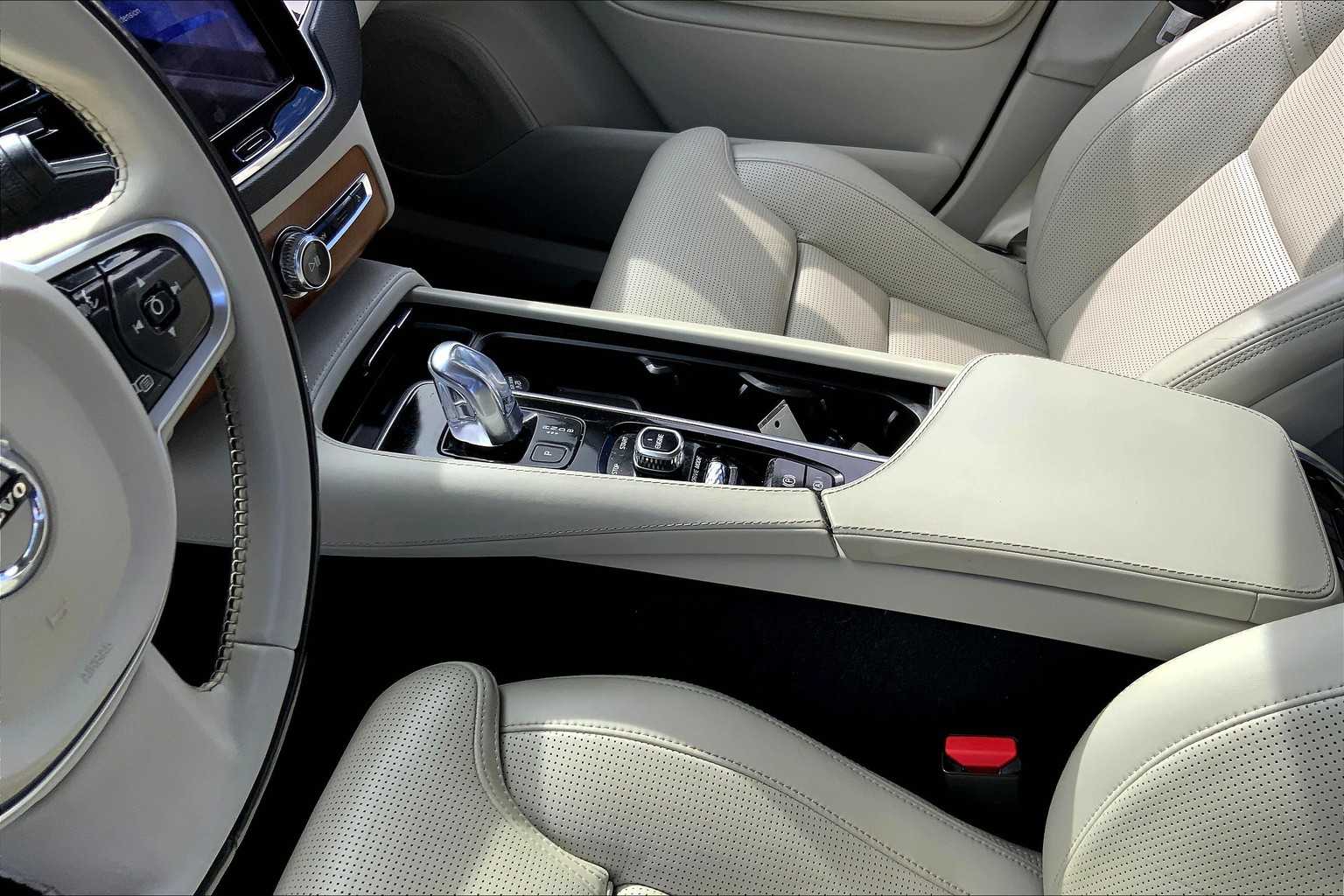 2017 Volvo XC90 Inscription photo 13