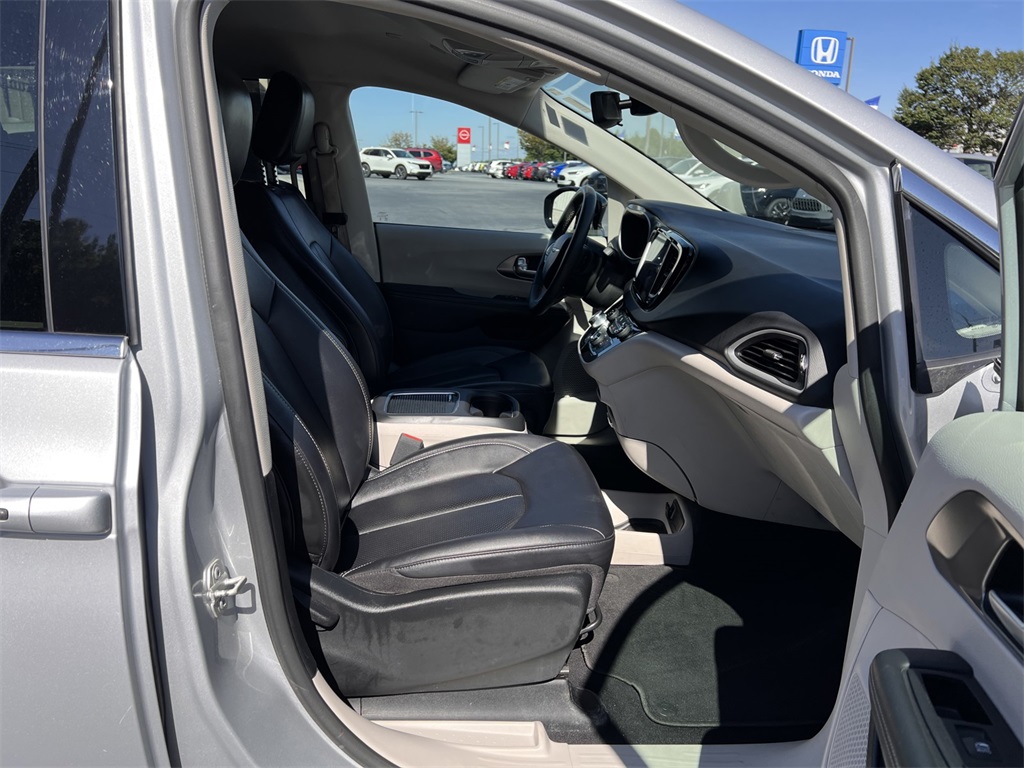 2024 Chrysler Pacifica Touring L photo 20