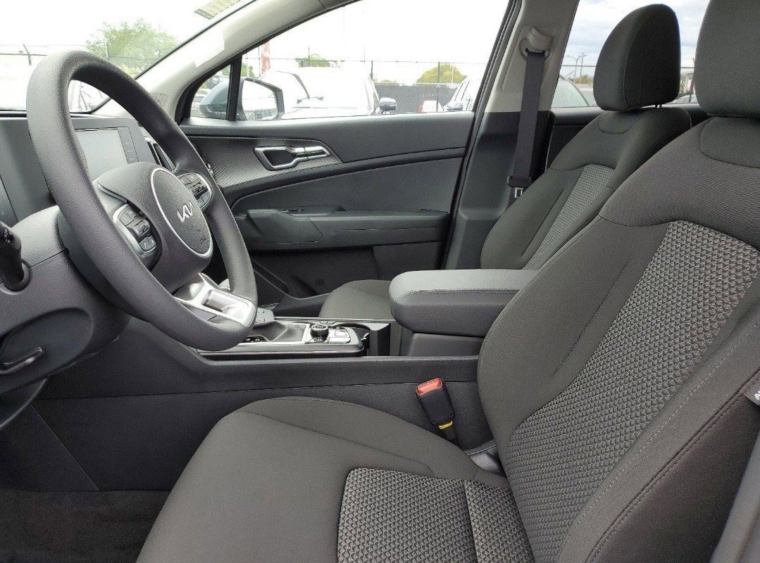 2025 Kia Sportage LX photo 17