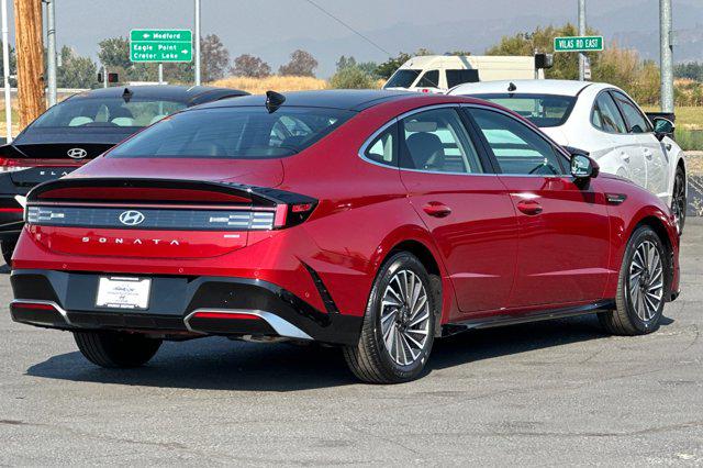 2025 Hyundai Sonata Hybrid Limited photo 4