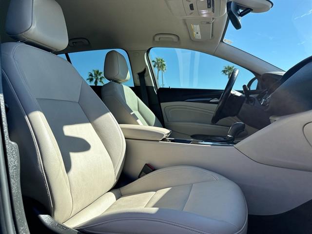 2018 Buick Regal TourX Essence photo 20
