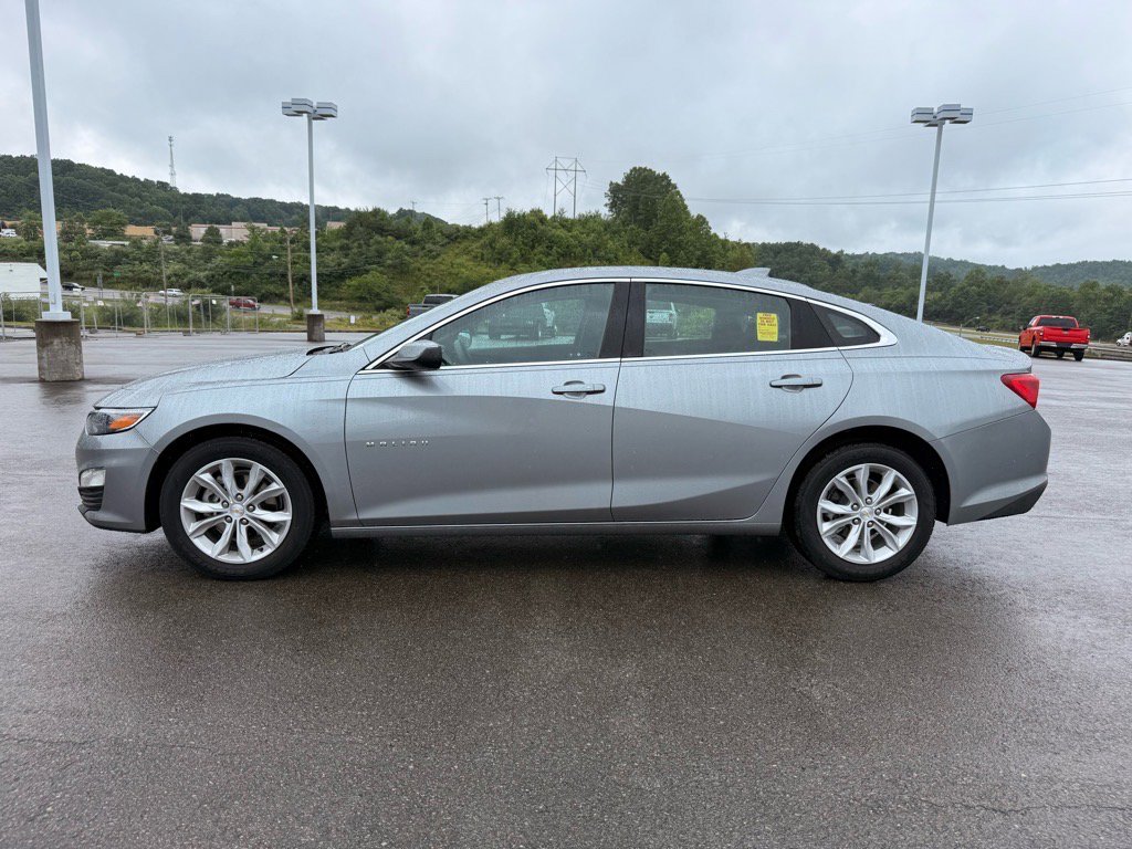 2025 Chevrolet Malibu 1LT photo 2