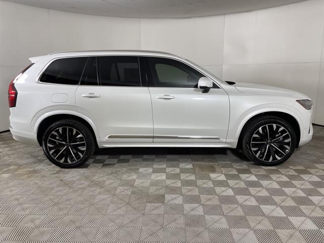 2025 Volvo XC90 T8 AWD Plus photo 9