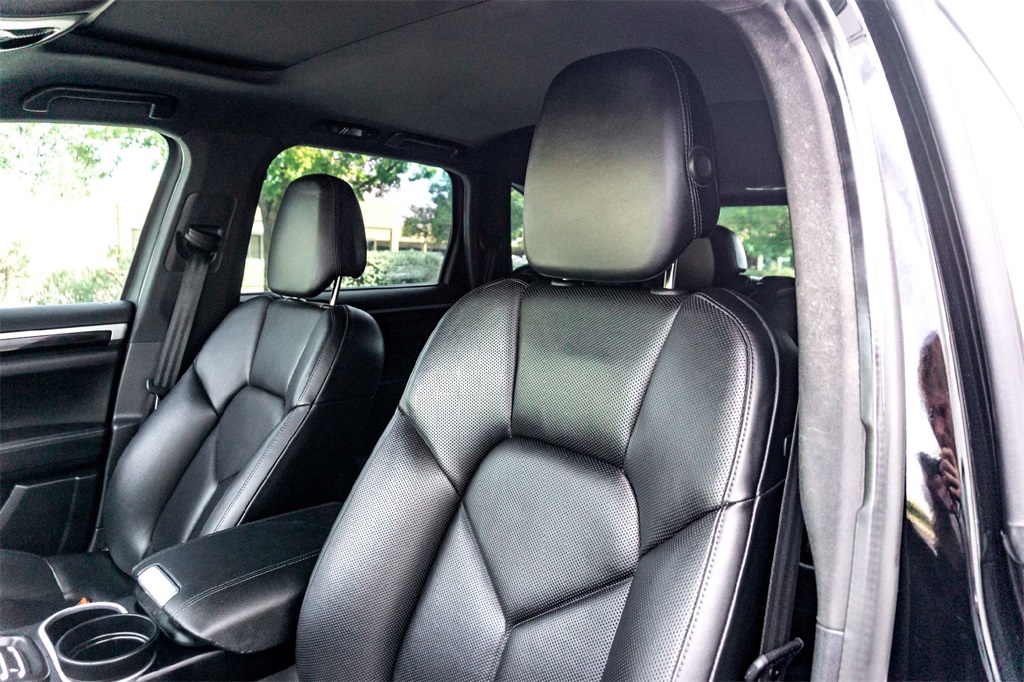 2018 Porsche Cayenne Base photo 12