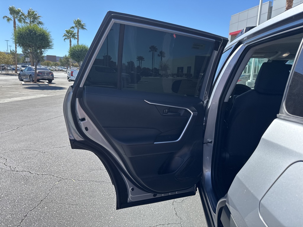 2025 Toyota RAV4 Hybrid LE photo 6