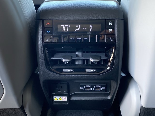 2022 Jeep Grand Cherokee Overland photo 14
