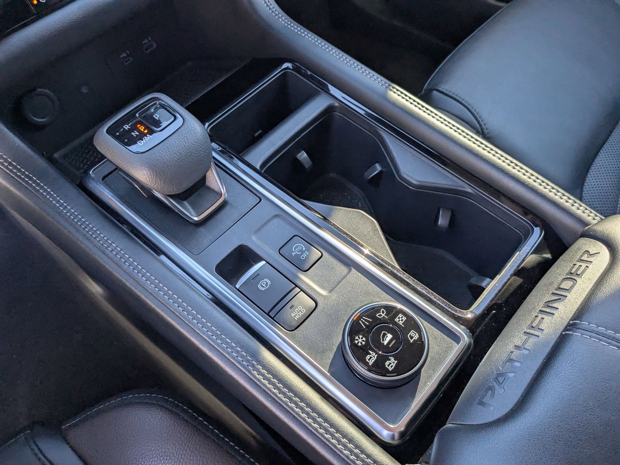 2023 Nissan Pathfinder Platinum photo 24