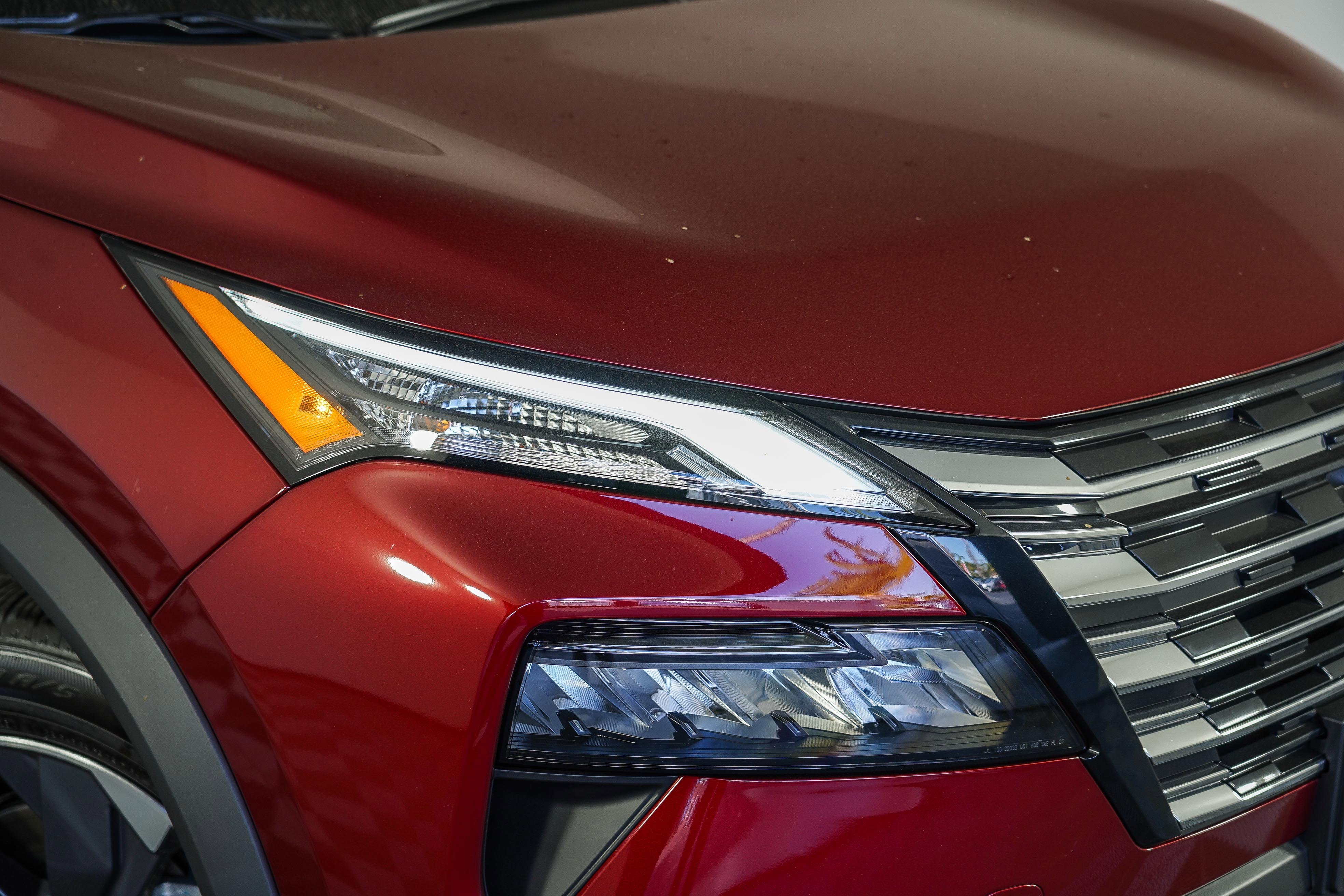 2025 Nissan Rogue SV photo 2