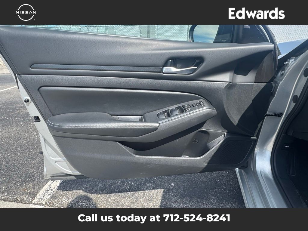 2024 Nissan Altima 2.5 SV photo 9