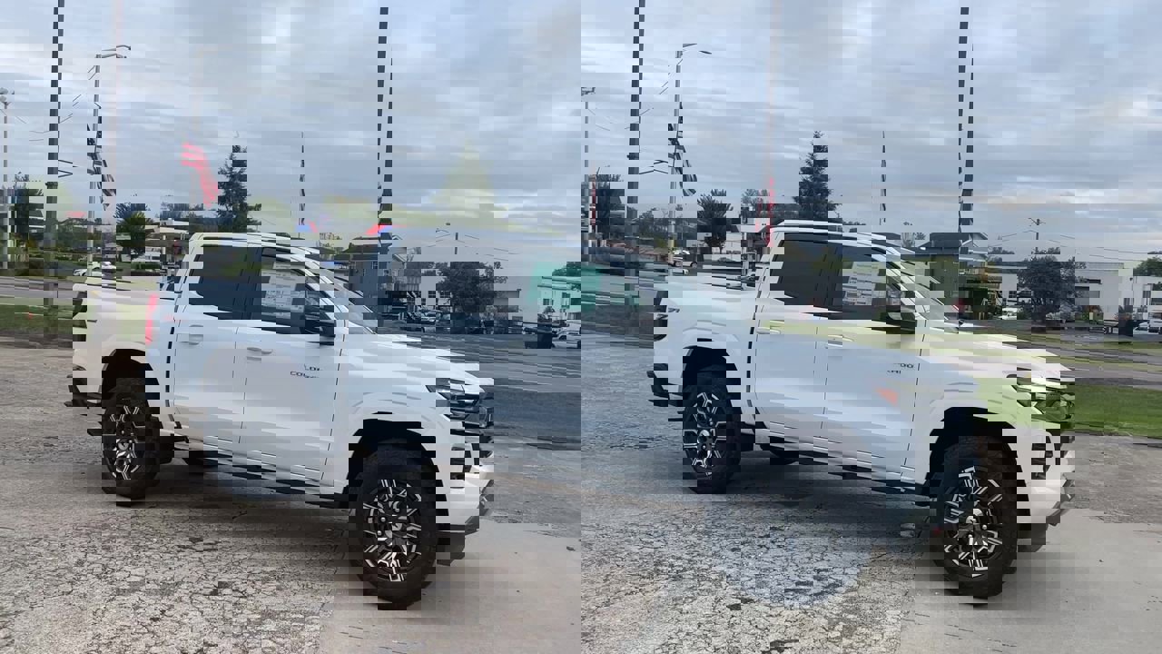 2026 Chevrolet Colorado Z71 photo 2