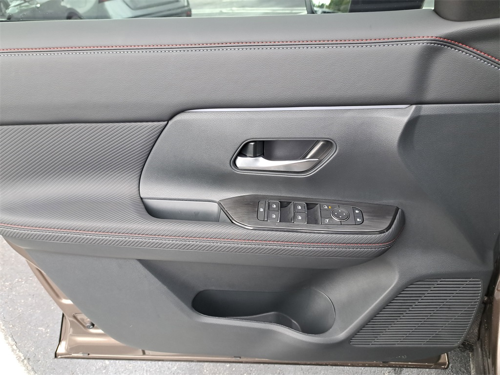 2026 Nissan Kicks SR photo 20