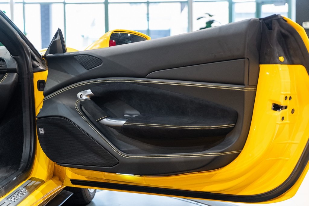 2022 Ferrari F8 Spider Base photo 40
