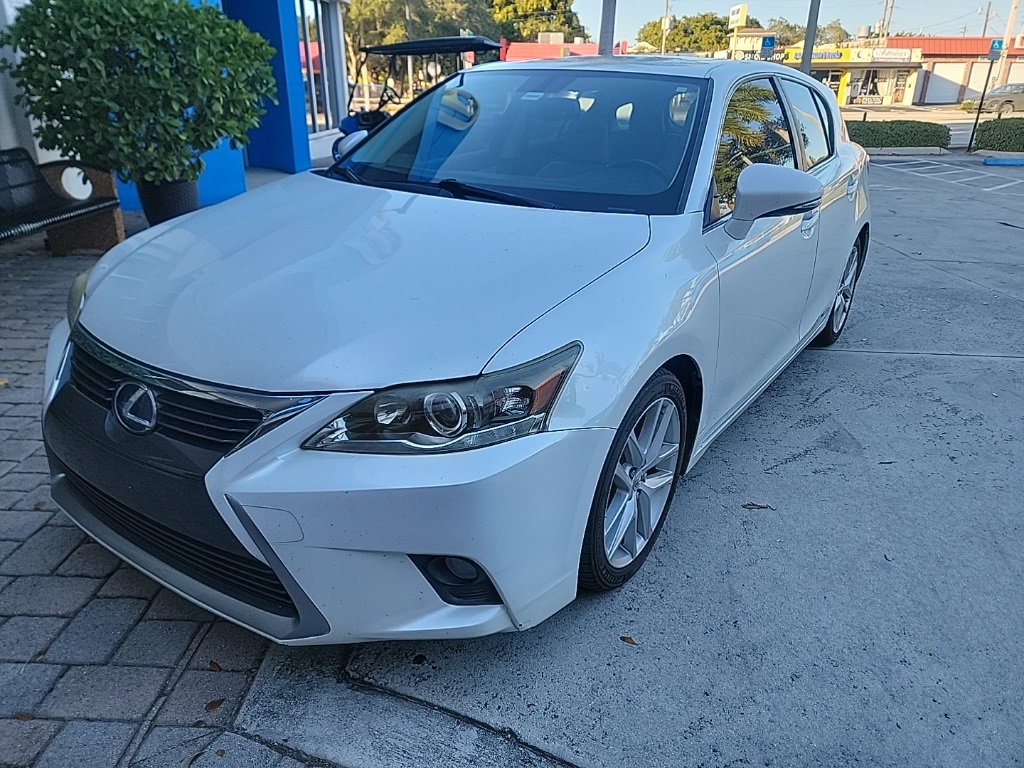 2015 Lexus CT Base's photo