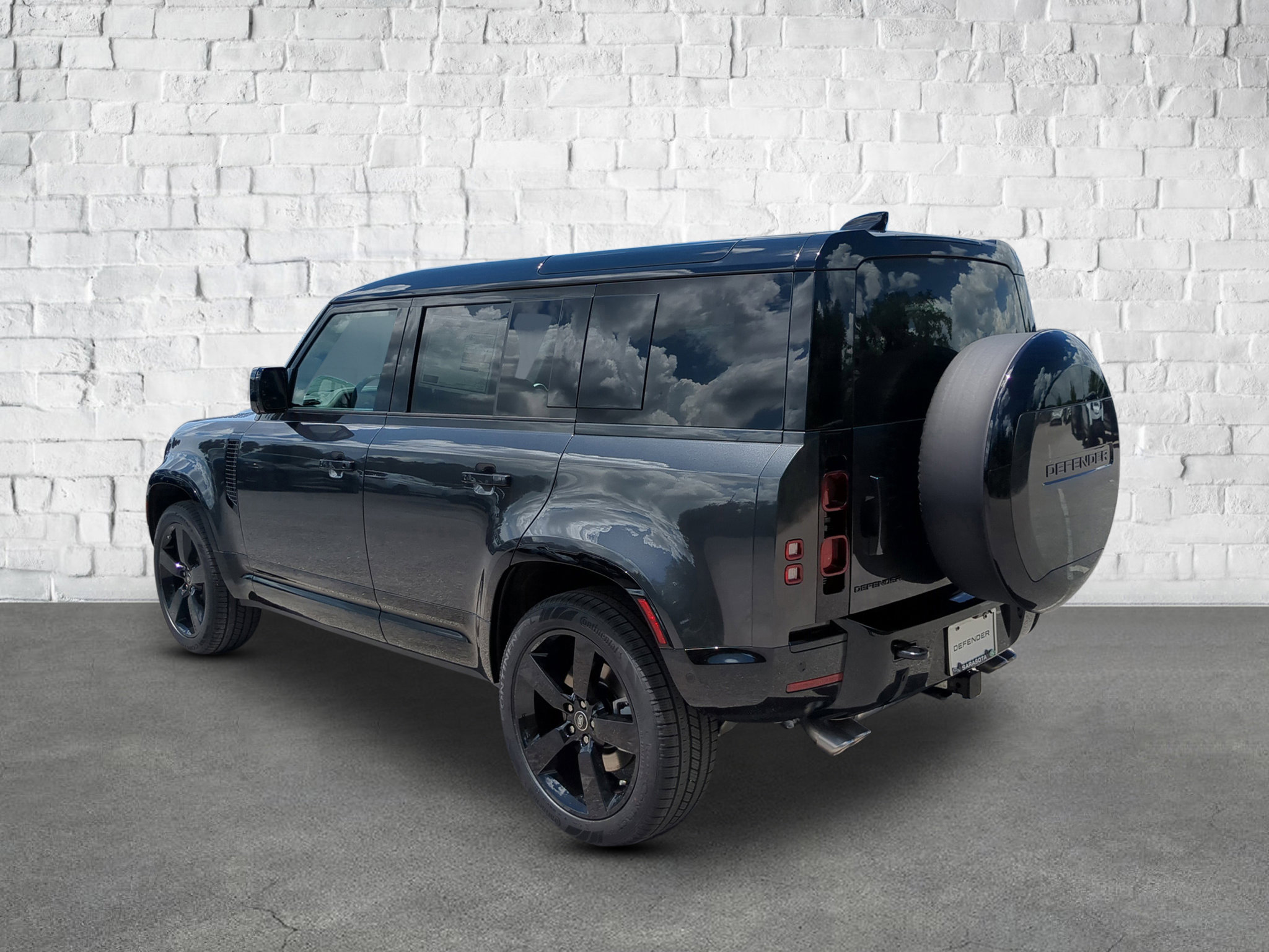 2025 Land Rover Defender 110 X-Dynamic SE photo 4